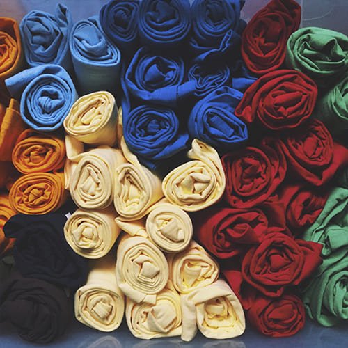 Rollos de telas de distintos colores